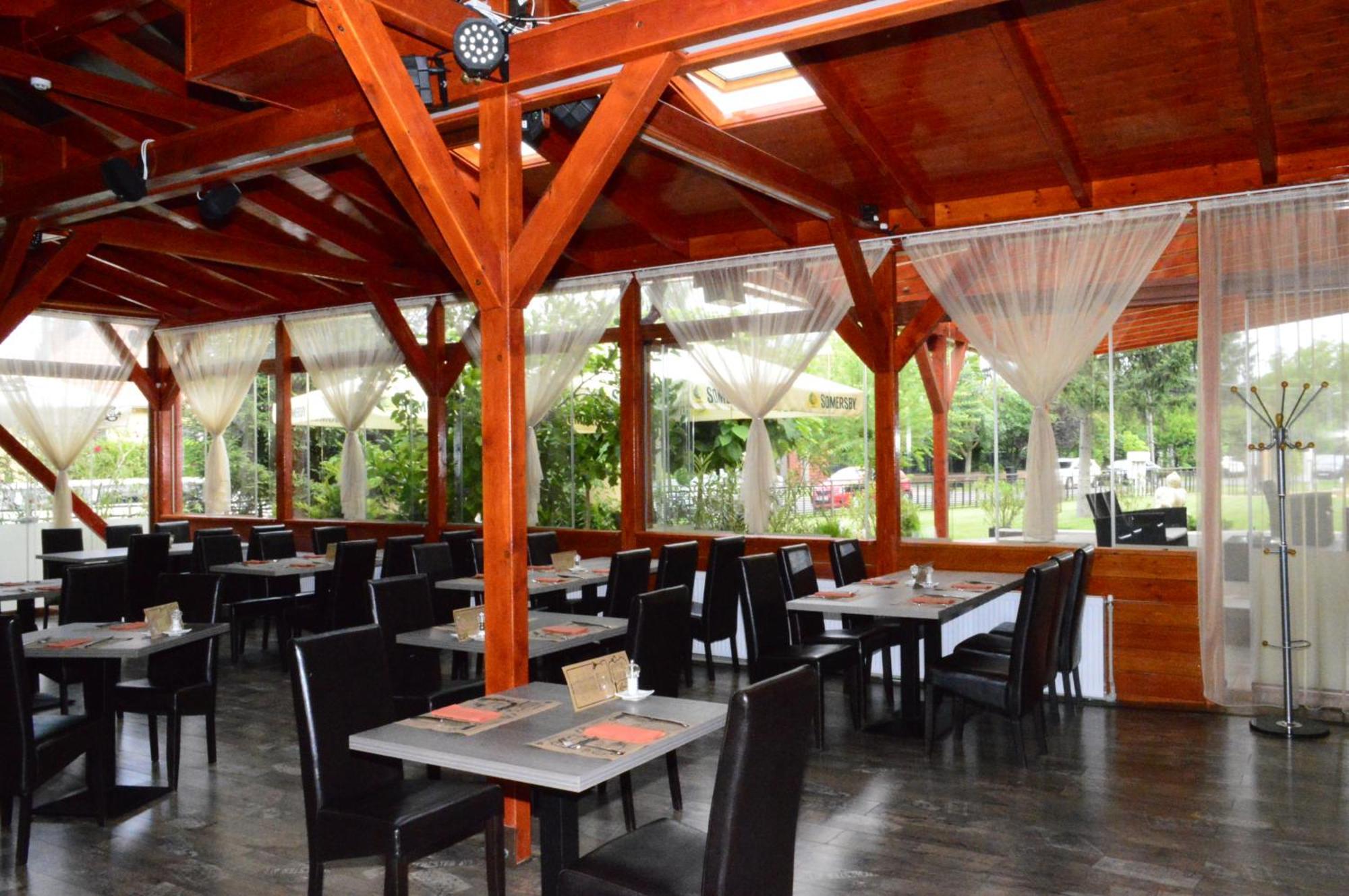 Hotel Irisz Nyiregyhaza Luaran gambar