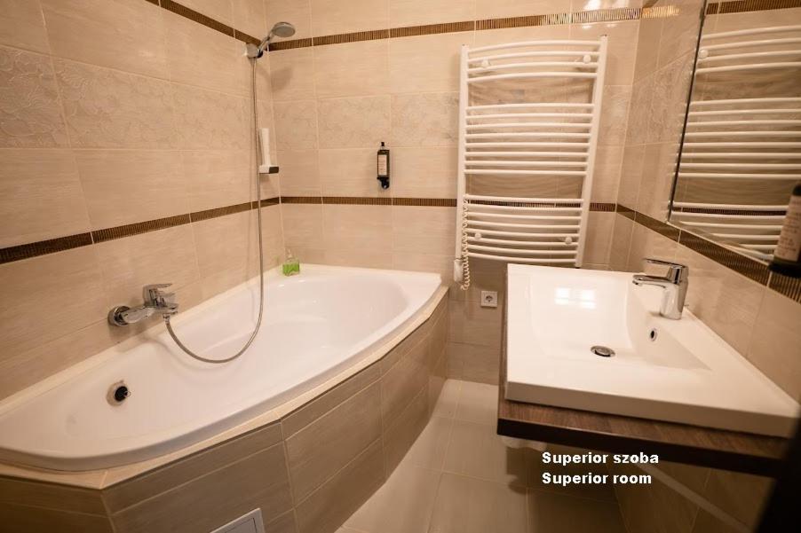 Hotel Irisz Nyiregyhaza Luaran gambar