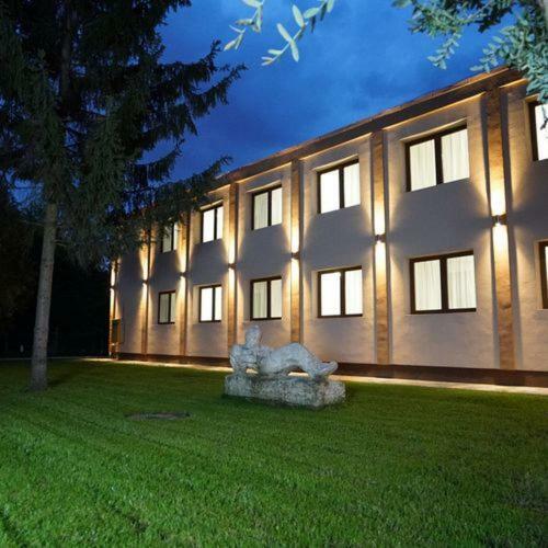 Hotel Irisz Nyiregyhaza Luaran gambar